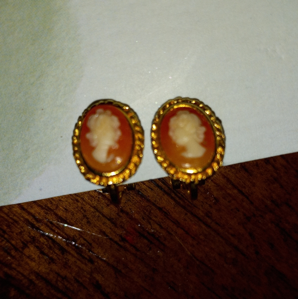 1968 cameo earrings